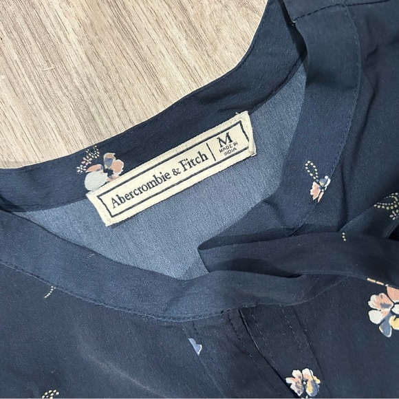 Abercrombie & Fitch Navy Floral Ruffle Button Up Top Long Sleeve Shirt Size M - Picture 2 of 6